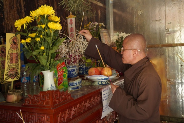 Chia sẻ mất mát với gia đình có người thân mất trong bão lũ Chia sẻ mất mát với gia đình có người thân mất trong bão lũ