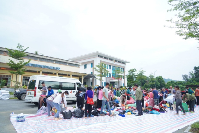 Quần áo của đoàn mang đến Quần áo của đoàn mang đến