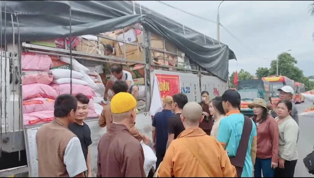 Phật giáo tỉnh Bình Thuận tổ chức đoàn thăm đồng bào vùng lũ tỉnh Thái Nguyên