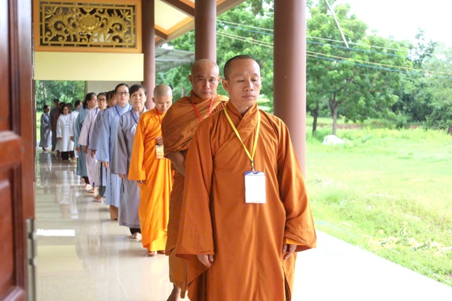 Thời khóa thiền hành trong khóa tu