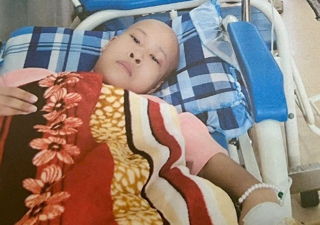 Em Cao Thị Ngân Tâm, mới 12 tuổi nhưng đã bị ung thư buồng trứng Em Cao Thị Ngân Tâm, mới 12 tuổi nhưng đã bị ung thư buồng trứng