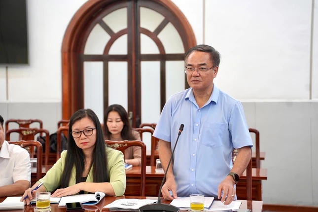 Ông Vũ Chiến Thắng đóng góp ý kiến tại hội thảo Ông Vũ Chiến Thắng đóng góp ý kiến tại hội thảo