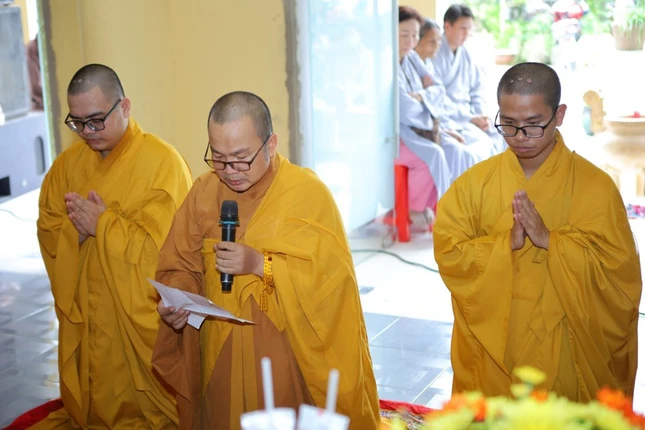 Thượng tọa Thích Từ Quang, tân trụ trì phát nguyện nhận nhiệm vụ