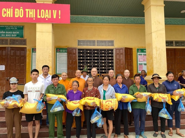 Tịnh xá Ngọc Hiền trao 200 phần quà đến đồng bào thôn Ngòi Hóp, xã Báo Đáp Tịnh xá Ngọc Hiền trao 200 phần quà đến đồng bào thôn Ngòi Hóp, xã Báo Đáp