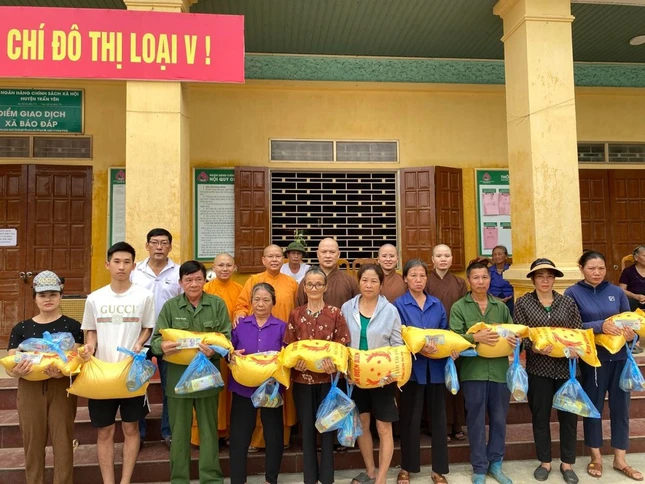 Tịnh xá Ngọc Hiền trao 200 phần quà đến đồng bào thôn Ngòi Hóp, xã Báo Đáp Tịnh xá Ngọc Hiền trao 200 phần quà đến đồng bào thôn Ngòi Hóp, xã Báo Đáp