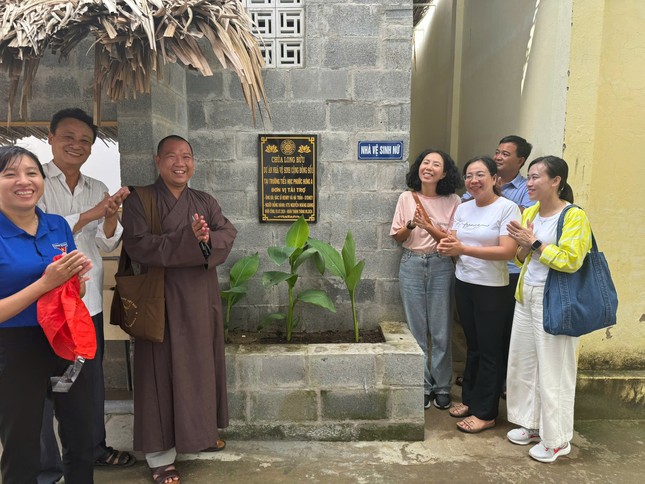 Công trình nhà vệ sinh cộng đồng số 1, tại Trường Tiểu học Phước Hưng A