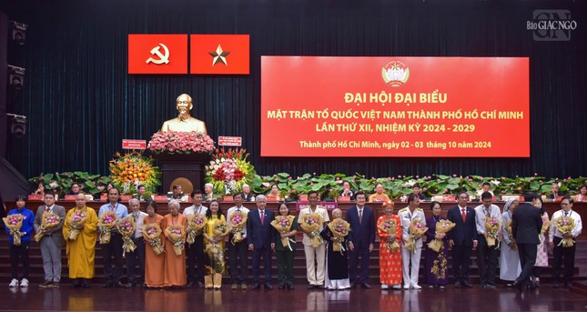 Tuyên dương những đóng góp của đại diện các tổ chức, tầng lớp nhân dân, khối đại đoàn kết dân tộc, các giới... cho MTTQVN TP.HCM