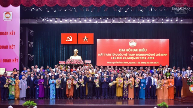 Toàn thể nhân sự Ủy ban MTTQVN TP.HCM khóa XII, nhiệm kỳ 2024-2029 ra mắt Đại hội Toàn thể nhân sự Ủy ban MTTQVN TP.HCM khóa XII, nhiệm kỳ 2024-2029 ra mắt Đại hội