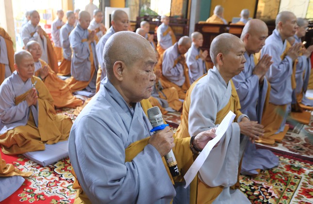 Đại diện môn đồ pháp quyến tác bạch