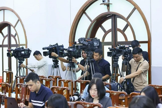 Phóng viên báo đài đưa tin tại họp báo về Đại hội đại biểu toàn quốc MTTQVN lần thứ X, nhiệm kỳ 2024-2029 - Ảnh: TƯMTTQVN Phóng viên báo đài đưa tin tại họp báo về Đại hội đại biểu toàn quốc MTTQVN lần thứ X, nhiệm kỳ 2024-2029 - Ảnh: TƯMTTQVN