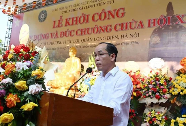 Ông Nguyễn Huy Vinh, Giám đốc Ban Quản lý dự án Q.Long Biên báo cáo về kế hoạch tu bổ Ông Nguyễn Huy Vinh, Giám đốc Ban Quản lý dự án Q.Long Biên báo cáo về kế hoạch tu bổ