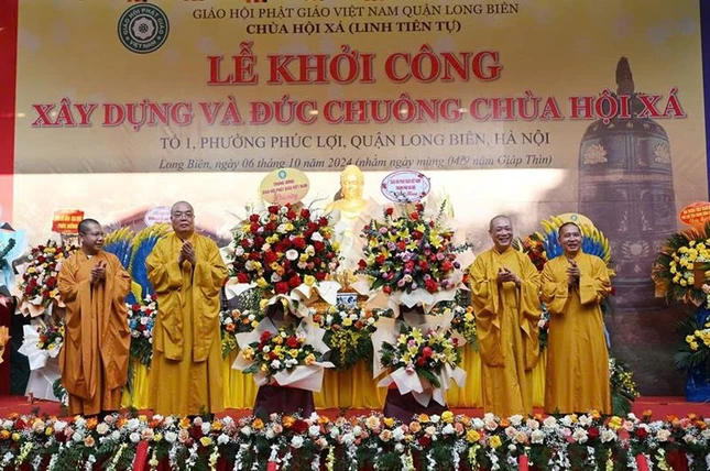 Hòa thượng Thích Bảo Nghiêm tặng hoa chúc mừng Hòa thượng Thích Bảo Nghiêm tặng hoa chúc mừng