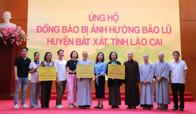 Đoàn từ thiện Quan Âm tu viện hỗ trợ, giúp bà con tại H.Bát Xát, tỉnh Lào Cai sau bão lũ