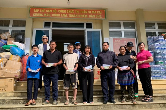 Đoàn trao quà đến bà con vùng bão lũ H.Bảo Yên, Lào Cai Đoàn trao quà đến bà con vùng bão lũ H.Bảo Yên, Lào Cai