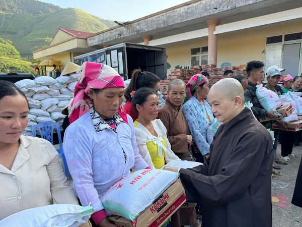 Ni trưởng Thích nữ Như Trung, Phó ban Trị sự kiêm Trưởng Phân ban Ni giới tỉnh Đồng Tháp làm trưởng đoàn Ni trưởng Thích nữ Như Trung, Phó ban Trị sự kiêm Trưởng Phân ban Ni giới tỉnh Đồng Tháp làm trưởng đoàn