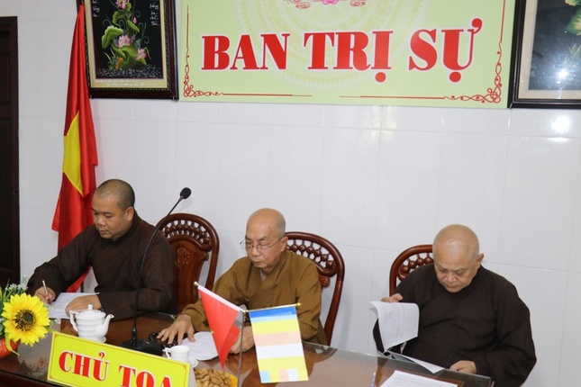 Buổi họp do Hòa thượng Thích Nhựt Tấn chủ trì Buổi họp do Hòa thượng Thích Nhựt Tấn chủ trì