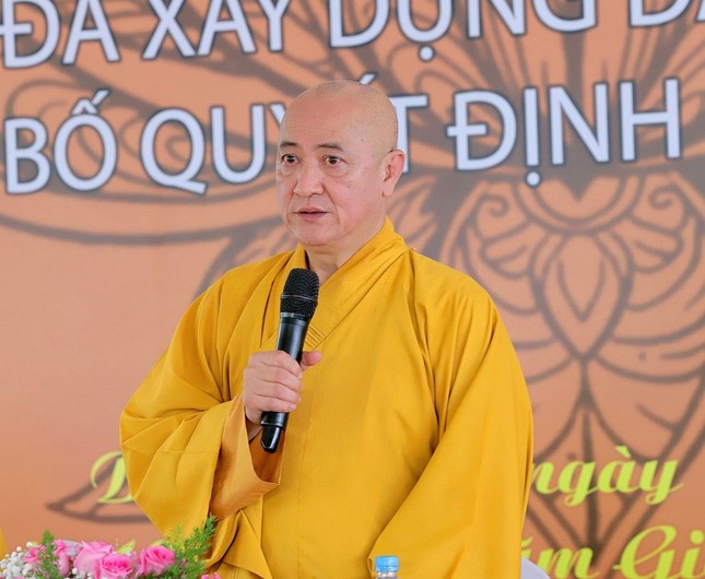 Hòa thượng Thích Huệ Thông ban đạo từ