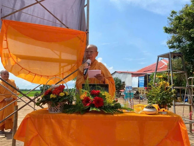 Ni trưởng Thích nữ Tín Liên phát biểu khai mạc