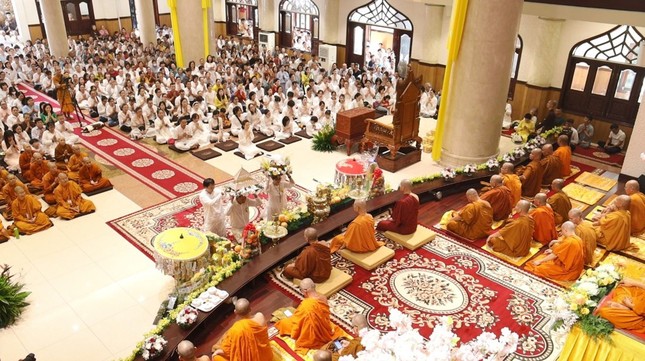 Quang cảnh lễ dâng y Kathina