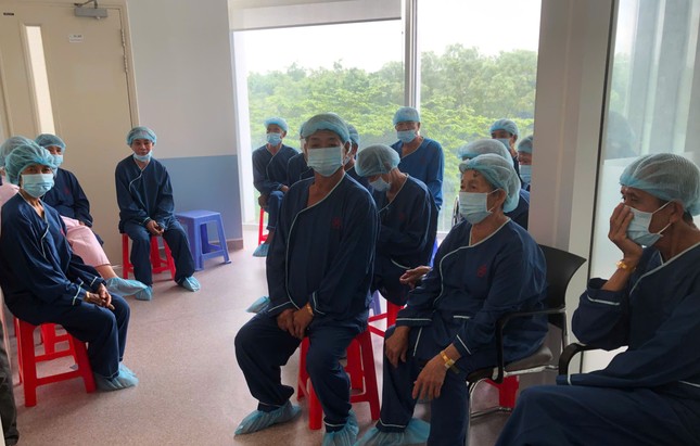 Bệnh nhân chuẩn bị vào phòng mổ