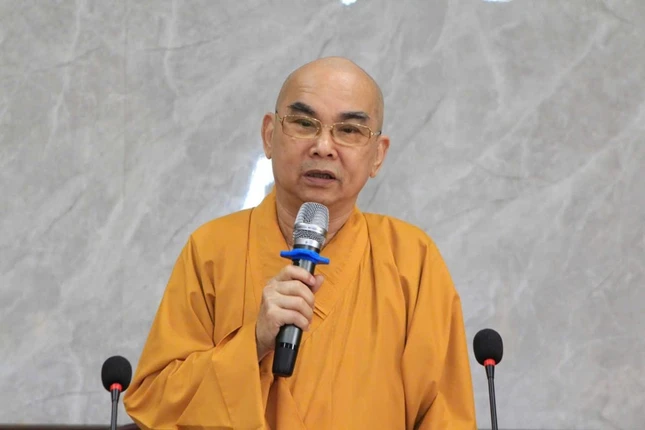 Thượng tọa Thích Tỉnh Cường chủ trì buổi họp