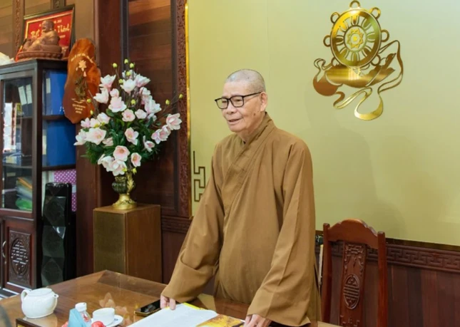 Hòa thượng Thích Châu Quang chủ trì buổi họp của Ban Thường trực