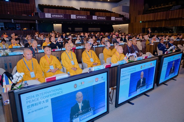 Chư tôn đức GHPGVN tham dự Hội nghị Phật giáo vì hòa bình thế giới tại Pháp Chư tôn đức GHPGVN tham dự Hội nghị Phật giáo vì hòa bình thế giới tại Pháp