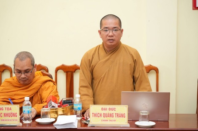 Đại đức Thích Quảng Tráng, Chánh Thư ký Ban Trị sự GHPGVN tỉnh báo cáo các hoạt động Phật sự của Phật giáo tỉnh