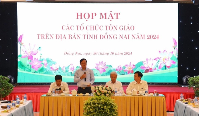 Ông Cao Tiến Dũng phát biểu tại buổi họp mặt