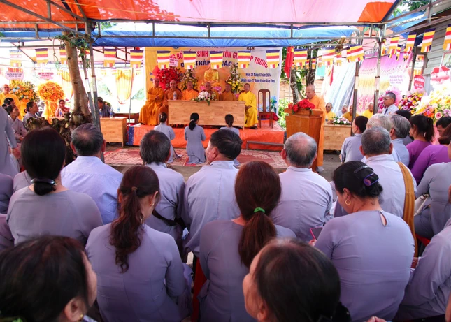 Quang cảnh buổi công bố quyết định thành lập điểm sinh hoạt tôn giáo tập trung Giác Hải Quang cảnh buổi công bố quyết định thành lập điểm sinh hoạt tôn giáo tập trung Giác Hải