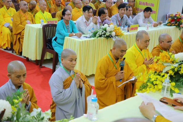 Đại diện hành giả phát nguyện tu học