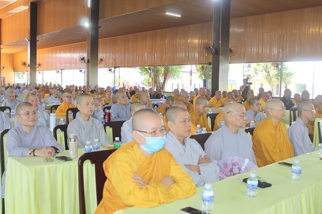 368 Tăng Ni, Phật tử tham dự hội nghị