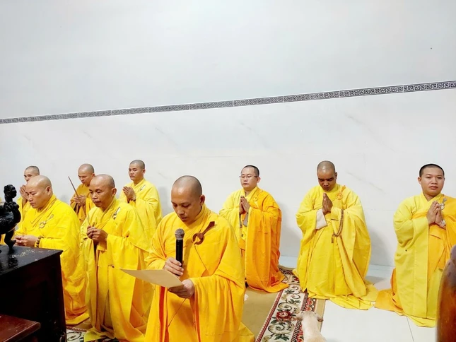 Môn đồ pháp quyến thành kính tưởng niệm