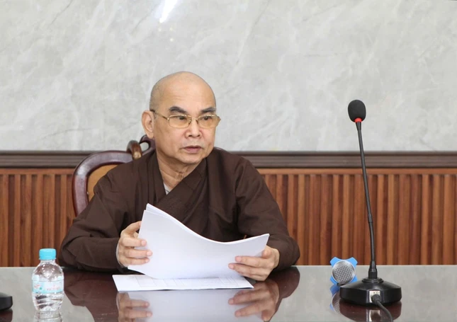 Thượng tọa Thích Tỉnh Cường chủ trì buổi họp Ban Thường trực