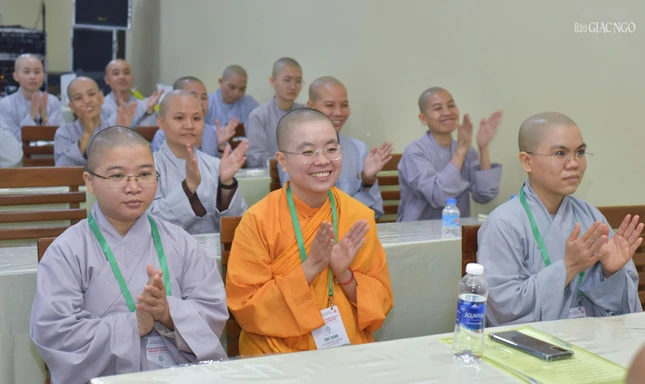 Không khí hội trường sôi nổi sau mỗi phần thi