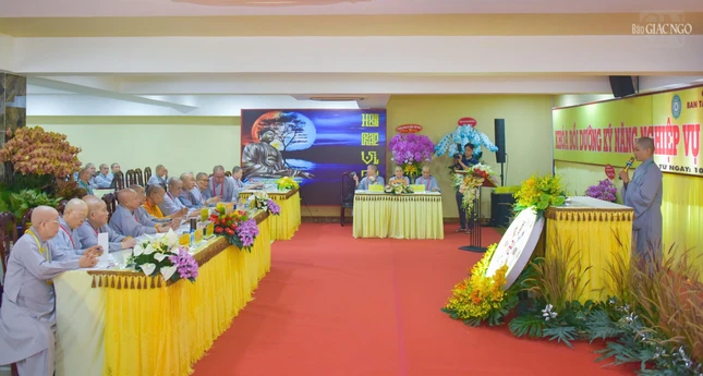 Thí sinh trình bày trước Ban Chứng minh, Ban Giám khảo