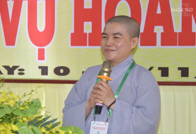 Thí sinh Thích nữ Huệ Tịnh trình bày chủ đề Tam pháp ấn