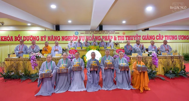 7 thí sinh được chọn vào vòng chung kết xếp hạng