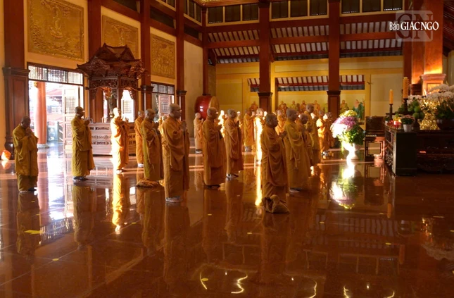 Bố-tát là ngày trưởng tịnh, định kỳ thuyết giới theo Luật Phật chế định