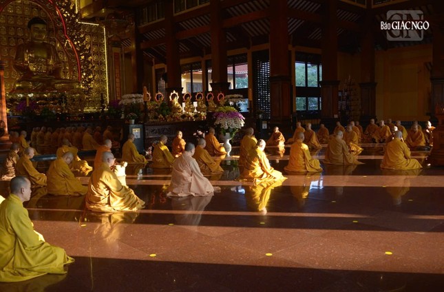 Nhắc nhở nhau trau dồi giới đức, sống trong tinh thần đoàn kết và hòa hợp