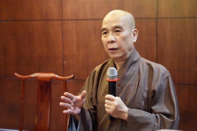 Thượng tọa Thích Quảng Chơn chủ trì buổi họp của Ban Nghi lễ TP.HCM và các vị Ủy viên Nghi lễ thuộc Ban Trị sự TP.Thủ Đức, các quận huyện - Ảnh: H.Giang