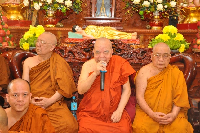 Hòa thượng Thích Thiện Tâm đã có thời pháp ngắn nói về công đức của việc dâng y Kathina