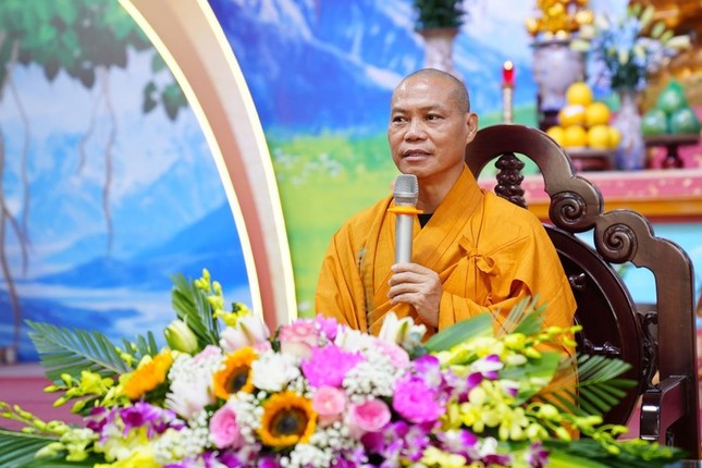 Thượng tọa Thích Trí Chơn có thời pháp cho Phật tử tại chùa Bằng