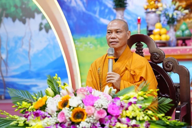 Thượng tọa Thích Trí Chơn có thời pháp cho Phật tử tại chùa Bằng