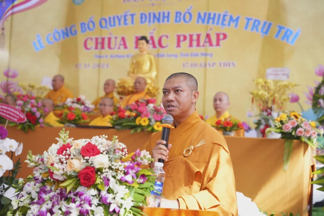 Đại đức Thích Vạn Hiển, Trưởng ban Tổ chức phát biểu khai mạc Đại đức Thích Vạn Hiển, Trưởng ban Tổ chức phát biểu khai mạc