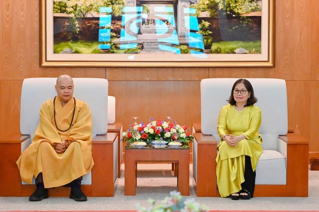 Bà Nguyễn Thị Yến, Phó Bí thư Thường trực Tỉnh ủy Bà Rịa - Vũng Tàu tiếp Thượng tọa Thích Thanh Phong và phái đoàn Ban Thường trực Ban Trị sự tỉnh Bà Nguyễn Thị Yến, Phó Bí thư Thường trực Tỉnh ủy Bà Rịa - Vũng Tàu tiếp Thượng tọa Thích Thanh Phong và phái đoàn Ban Thường trực Ban Trị sự tỉnh