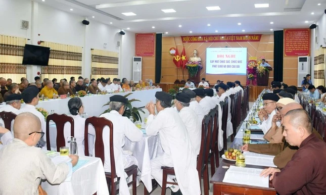 Quang cảnh buổi họp các chức sắc, chức việc Phật giáo và đạo Cao Đài