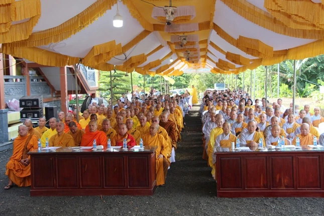 Chư tôn đức Tăng Ni tham dự Chư tôn đức Tăng Ni tham dự