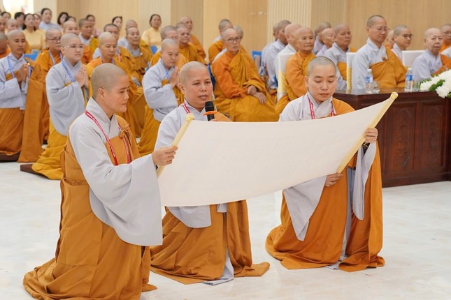 Tuyên bảng giới sư Ni