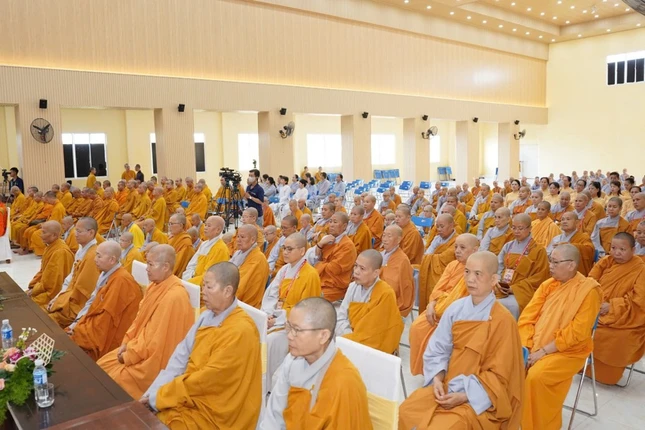 Chư tôn đức Tăng, Ni và giới tử tại lễ khai mạc